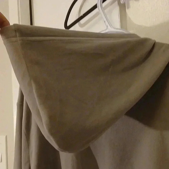 Super  soft gray hoodie - Picture 7 of 9